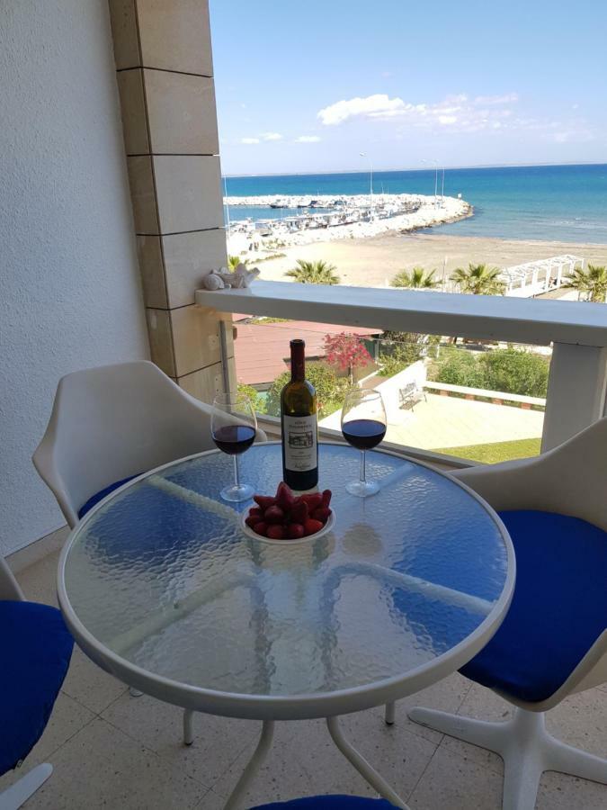 Haig'S Dream Flat On The Beach Larnaka Exterior foto