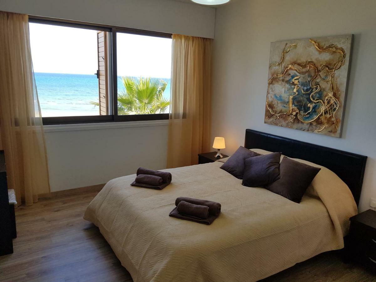 Haig'S Dream Flat On The Beach Larnaka Exterior foto
