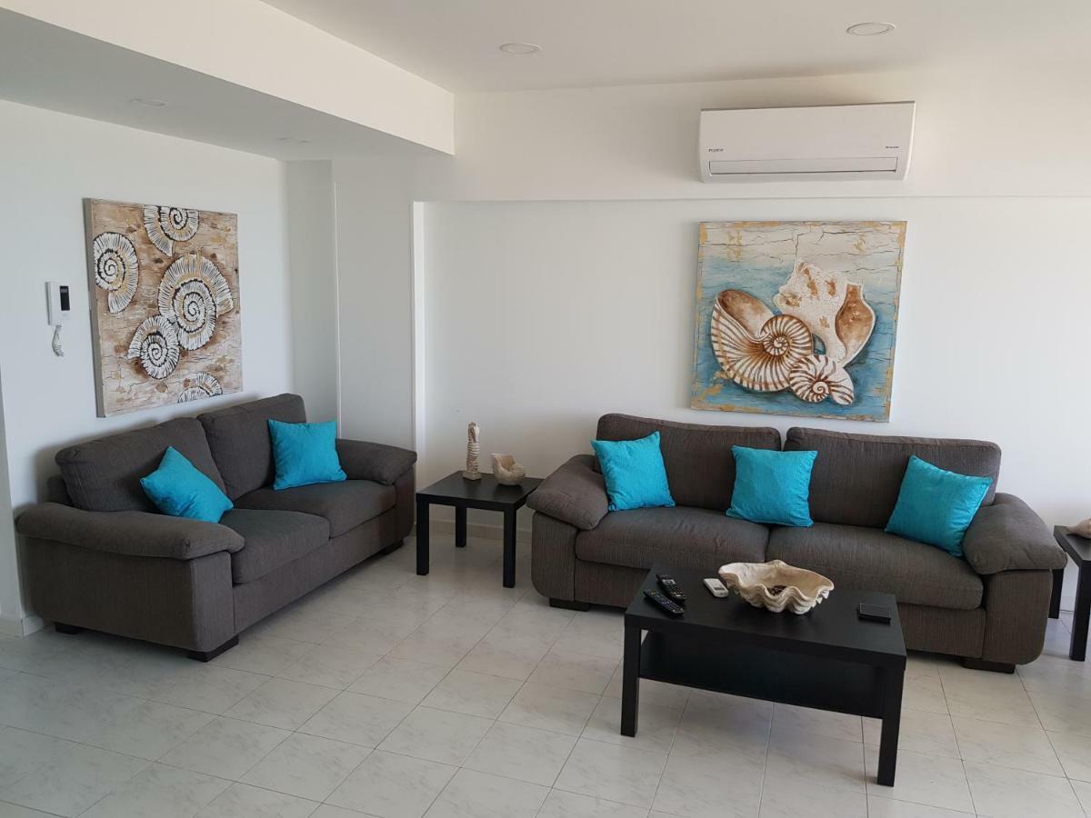 Haig'S Dream Flat On The Beach Larnaka Exterior foto