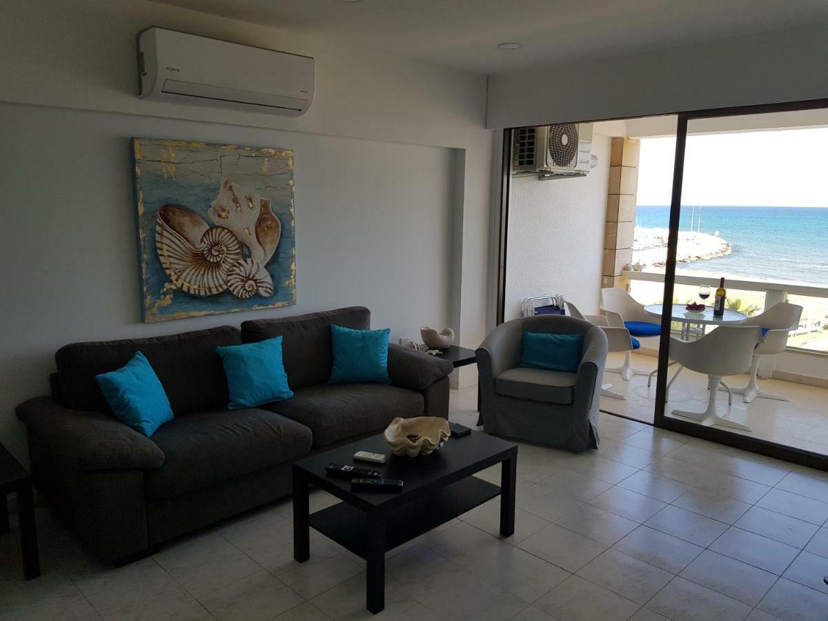 Haig'S Dream Flat On The Beach Larnaka Exterior foto