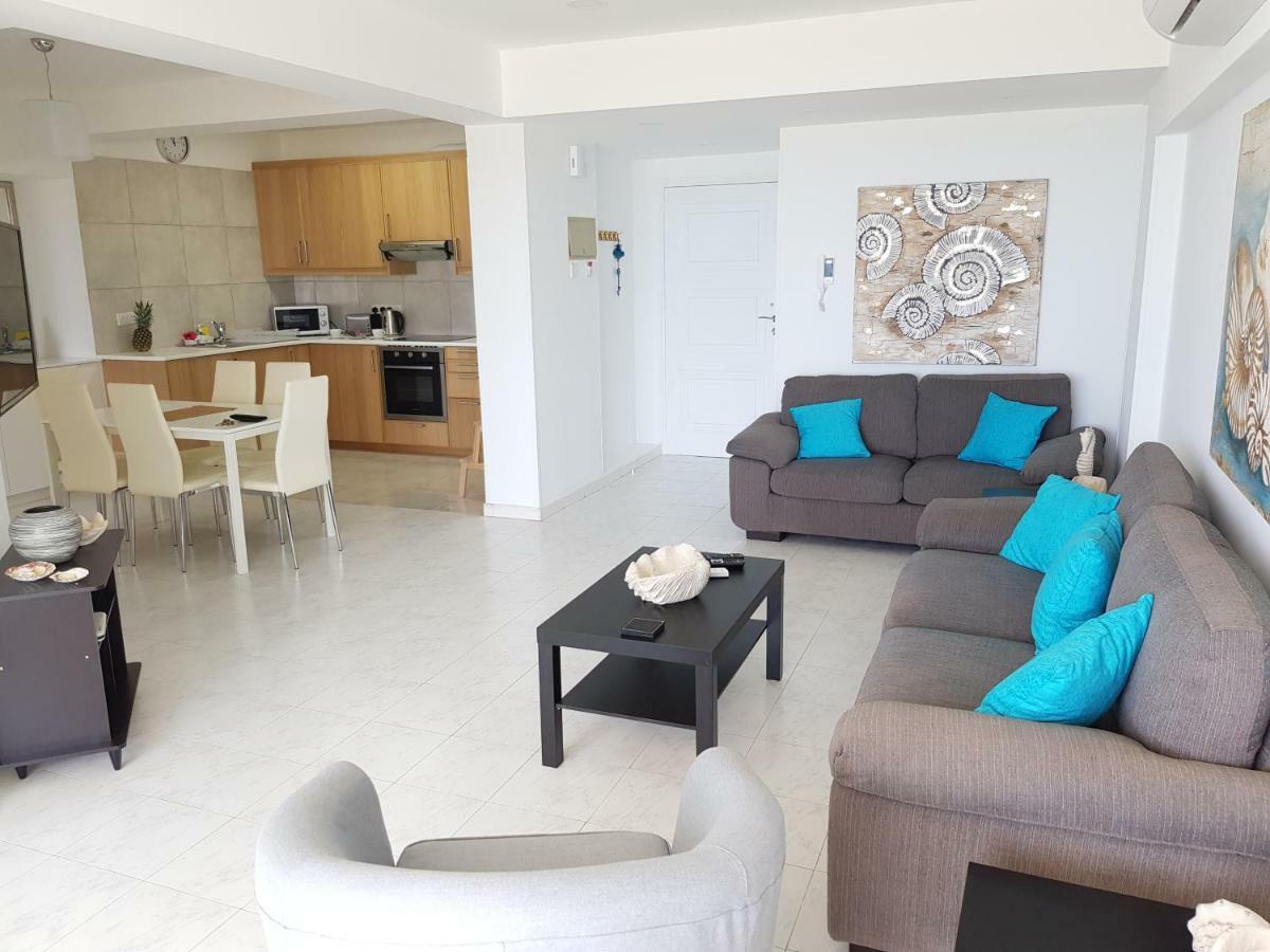 Haig'S Dream Flat On The Beach Larnaka Exterior foto