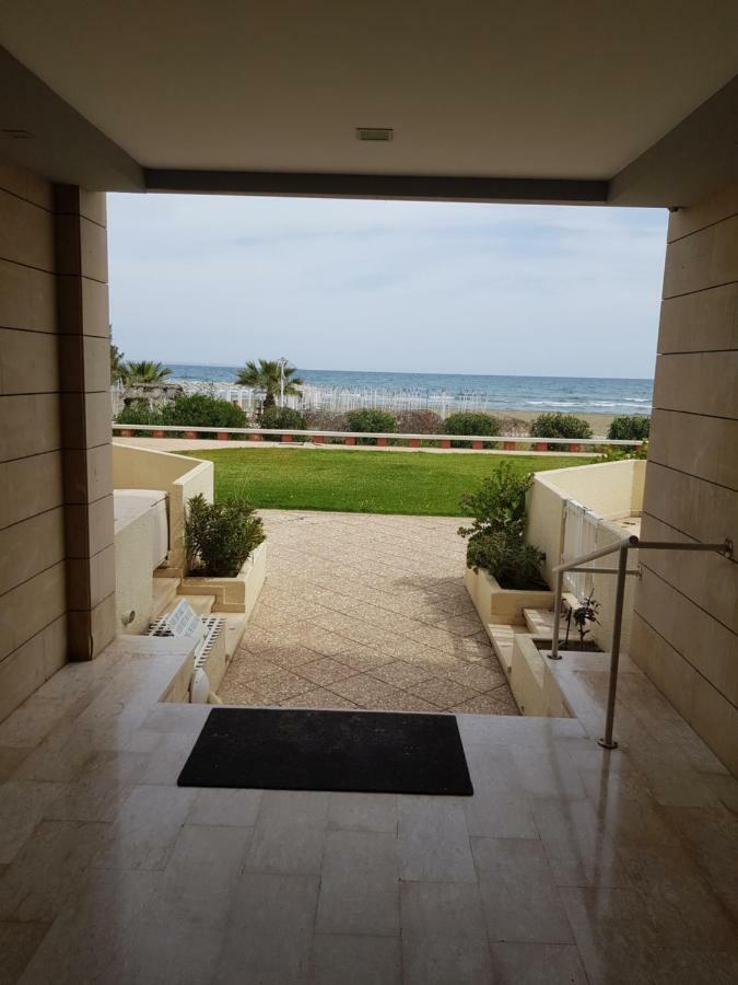 Haig'S Dream Flat On The Beach Larnaka Exterior foto