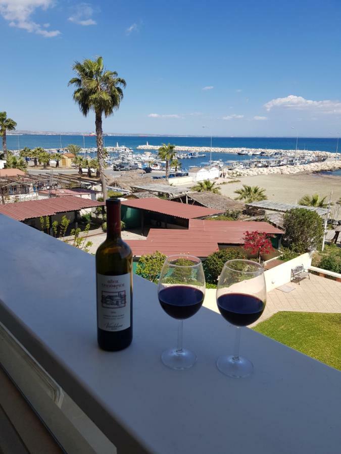 Haig'S Dream Flat On The Beach Larnaka Exterior foto