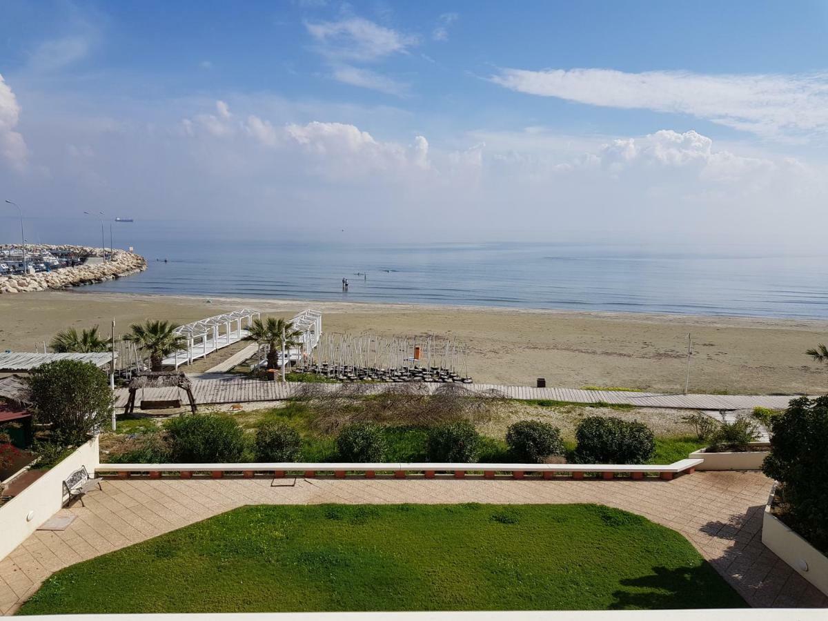 Haig'S Dream Flat On The Beach Larnaka Exterior foto