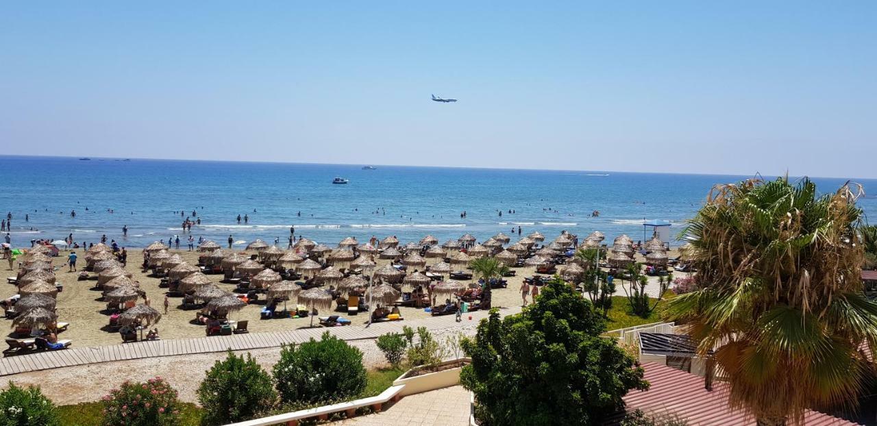 Haig'S Dream Flat On The Beach Larnaka Exterior foto
