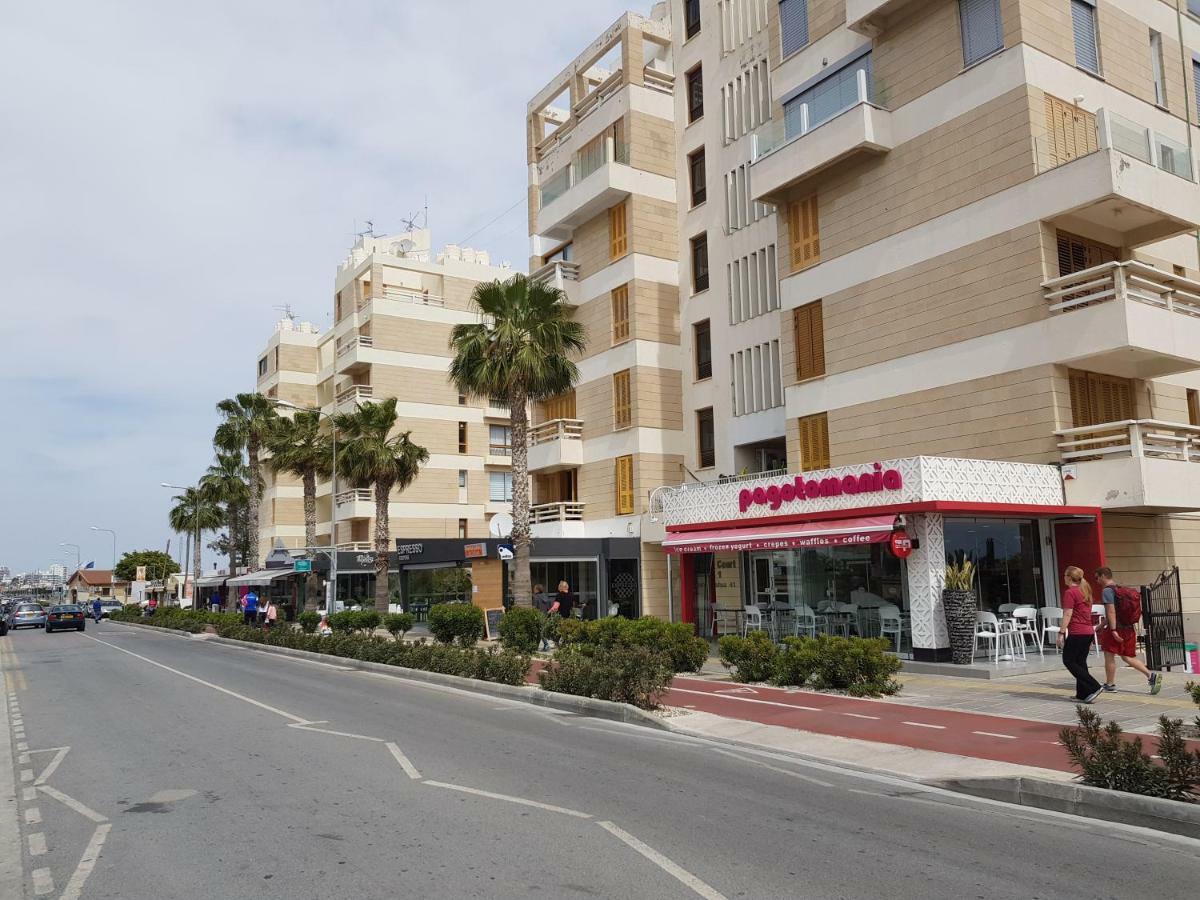 Haig'S Dream Flat On The Beach Larnaka Exterior foto