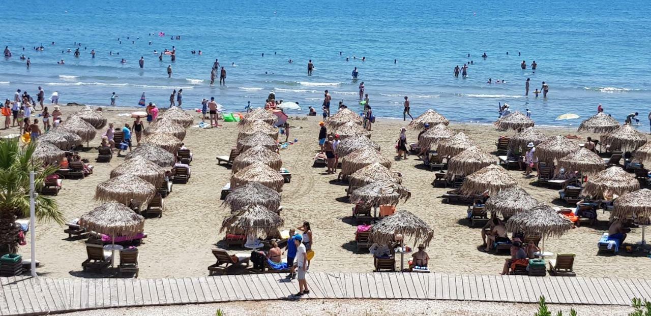 Haig'S Dream Flat On The Beach Larnaka Exterior foto
