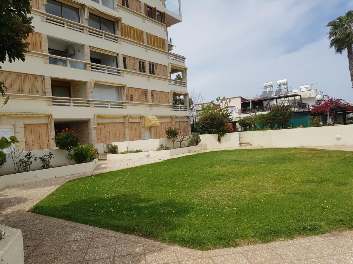 Haig'S Dream Flat On The Beach Larnaka Exterior foto