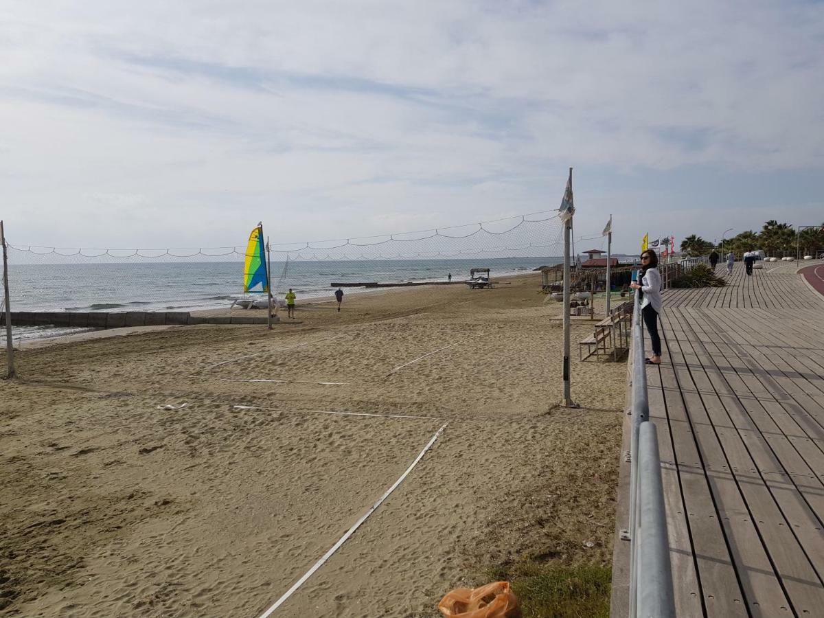 Haig'S Dream Flat On The Beach Larnaka Exterior foto