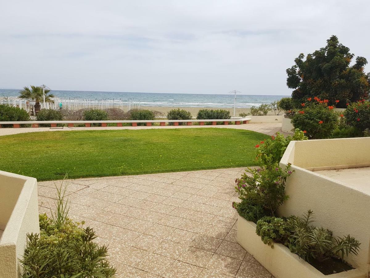 Haig'S Dream Flat On The Beach Larnaka Exterior foto